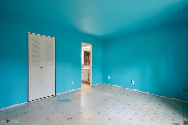 unfurnished bedroom featuring a closet