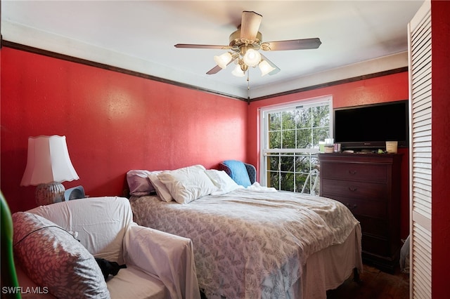 bedroom featuring crown molding and ceiling fan