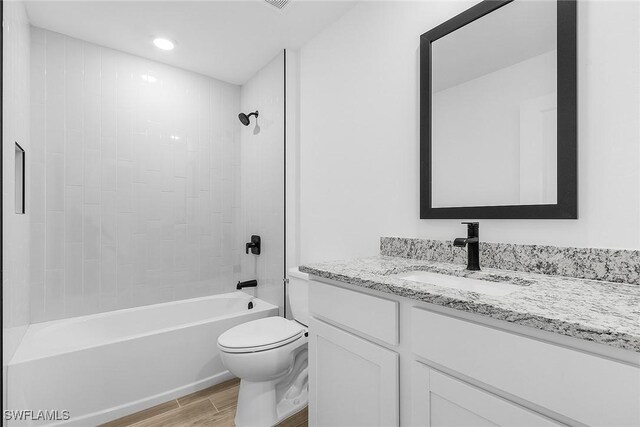 816 Gen D Macarthur Ave, Labelle, FL 33935 - bathroom featuring wood finished floors, toilet, vanity,  shower combination, and recessed lighting