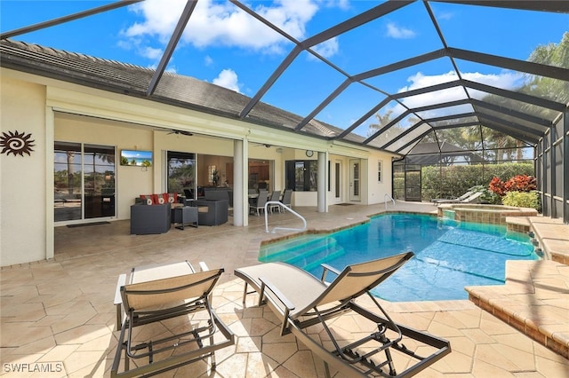 view of swimming pool featuring a patio, an outdoor hangout area, an in ground hot tub, glass enclosure, and ceiling fan