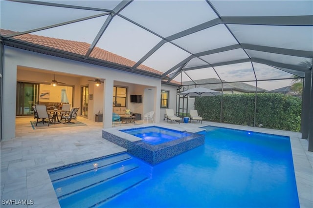 view of swimming pool featuring an in ground hot tub, ceiling fan, a lanai, and a patio area