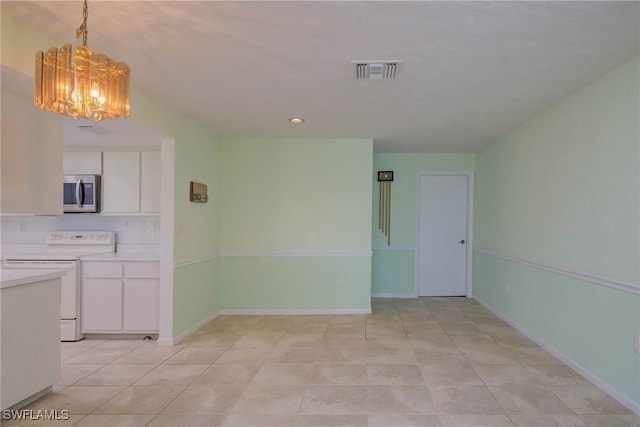 empty room featuring baseboards, an inviting chandelier, visible vents, and light tile patterned flooring