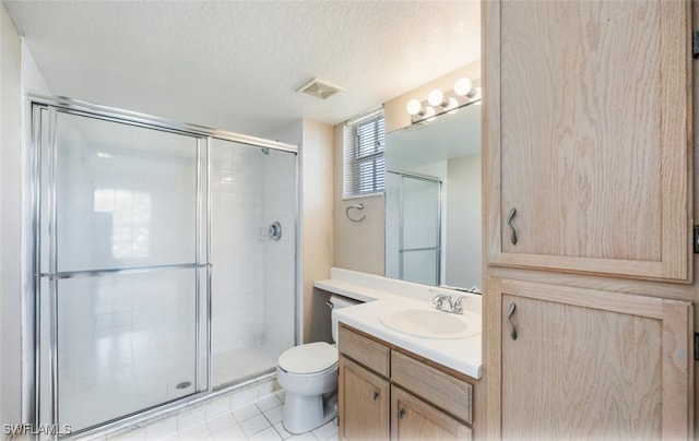 full bathroom featuring a textured ceiling, toilet, vanity, visible vents, and a shower stall