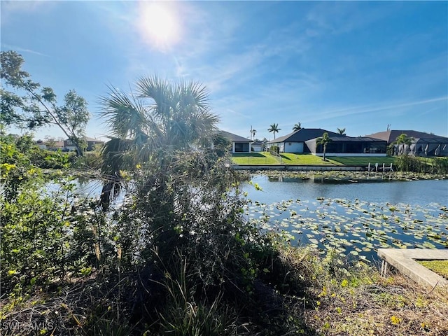 Listing photo 3 for 906 SW 8th Pl, Cape Coral FL 33991