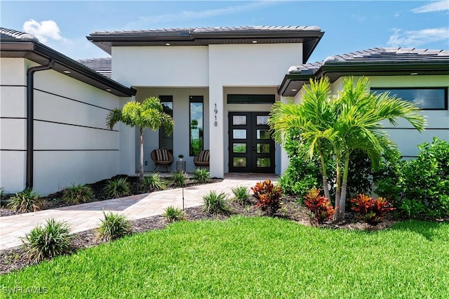 property entrance featuring a yard