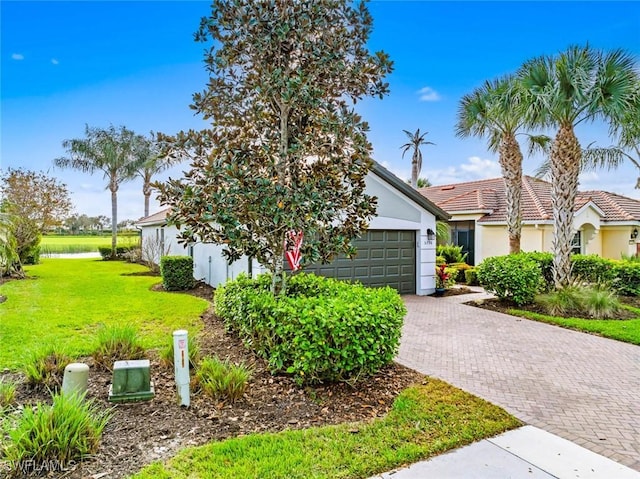 view of front of home featuring a garage and a front yard