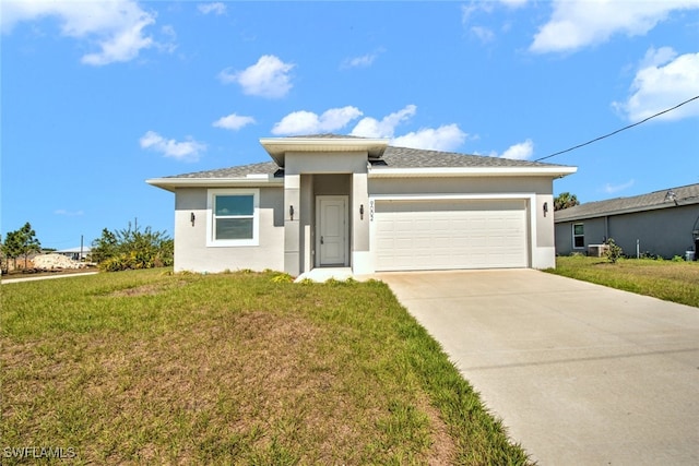 view of front facade featuring stucco siding, an attached garage, driveway, and a front lawn