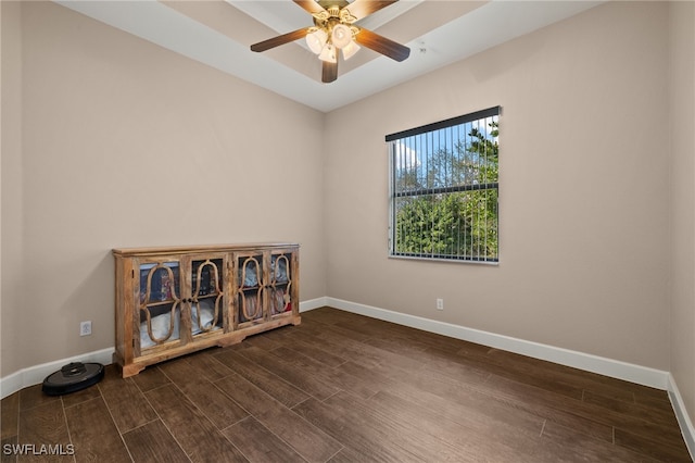 unfurnished room with dark wood-type flooring and ceiling fan