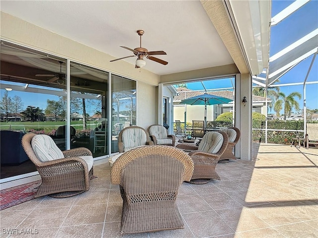 sunroom with ceiling fan