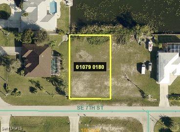 Listing photo 3 for 427 SE 7th St, Cape Coral FL 33990