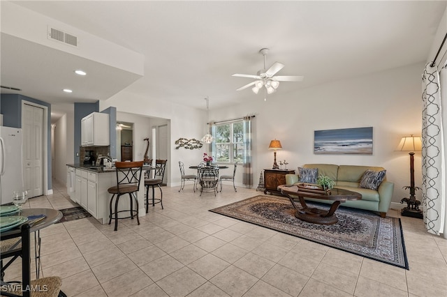 living area featuring light tile patterned floors, recessed lighting, visible vents, baseboards, and a ceiling fan