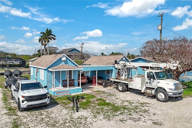 view of front of property featuring a shingled roof