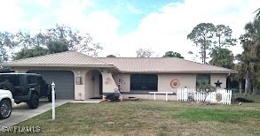 single story home featuring a front lawn