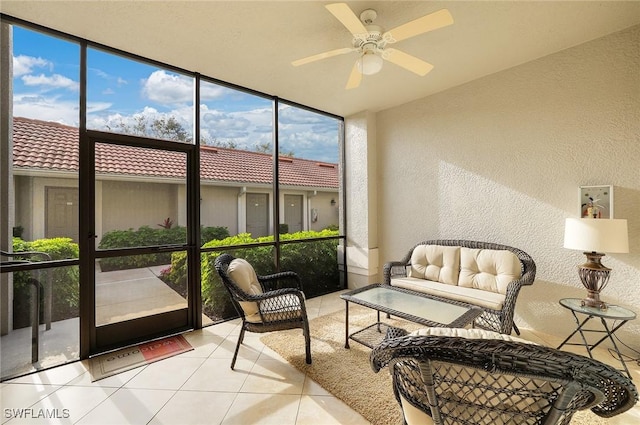 sunroom with ceiling fan