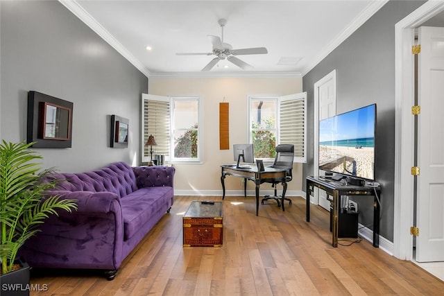 living room with crown molding, recessed lighting, ceiling fan, wood finished floors, and baseboards