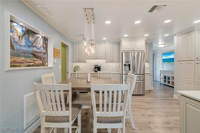 dining space featuring recessed lighting, ornamental molding, light wood-style floors, and visible vents