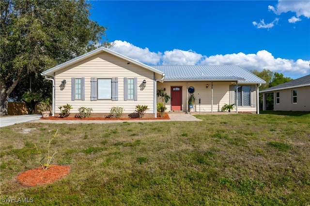 single story home with a front lawn