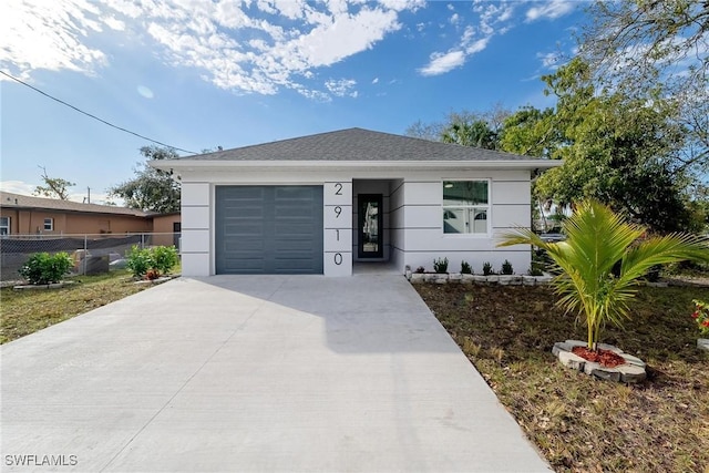 view of front facade featuring a garage