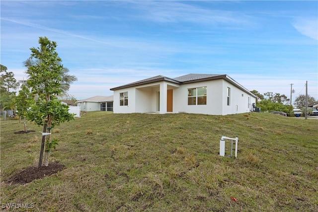 view of front of home featuring a front lawn