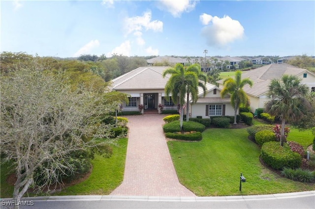 view of front of property with a front yard