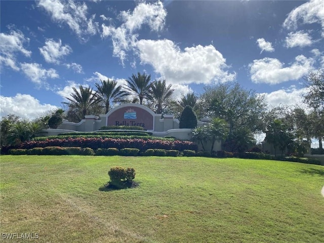 community sign with a lawn