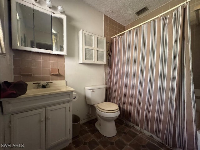 bathroom featuring tasteful backsplash, vanity, toilet, a textured ceiling, and a shower with shower curtain