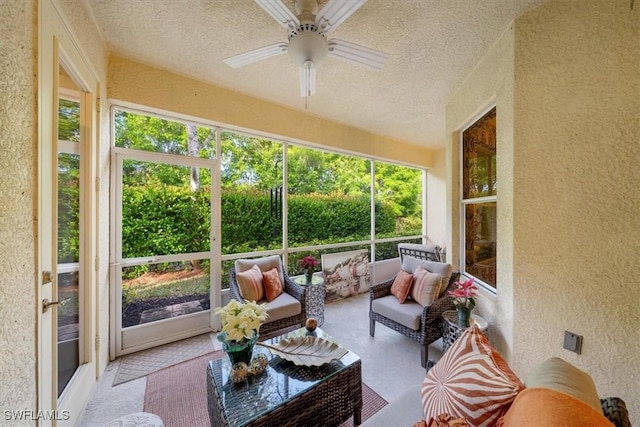 sunroom with ceiling fan