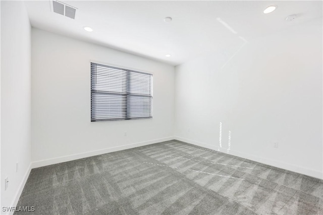 carpeted spare room with visible vents, recessed lighting, and baseboards