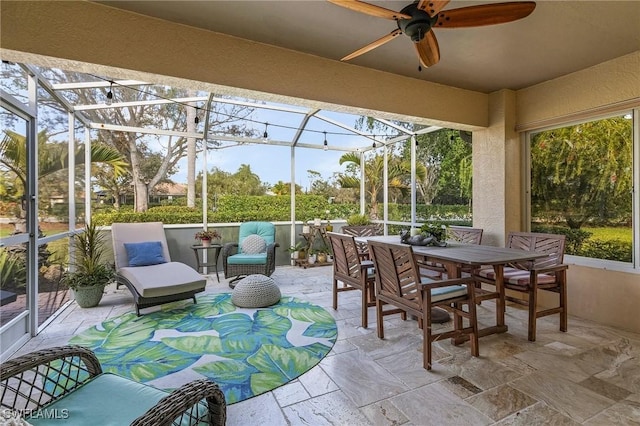 sunroom with ceiling fan