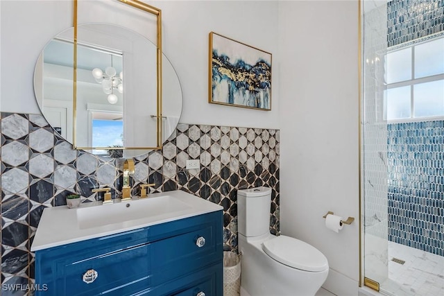 full bathroom with tasteful backsplash, tiled shower, toilet, vanity, and tile walls