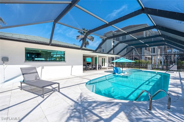418 Germain Ave, Naples, FL 34108 - swimming pool with a patio area and glass enclosure