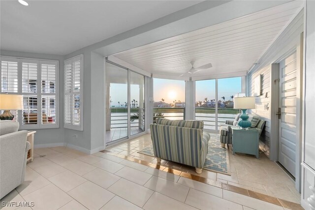 sunroom with a ceiling fan