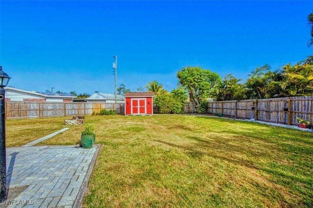 905 Lucas Rd, Fort Myers, FL 33919 - view of yard with a patio