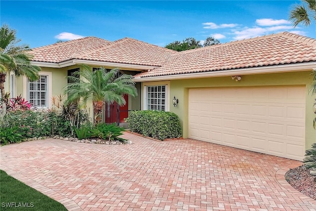 view of front of property featuring a garage