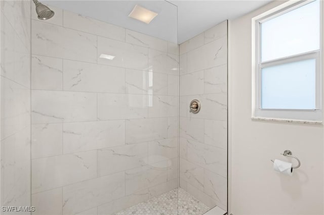 bathroom featuring a tile shower