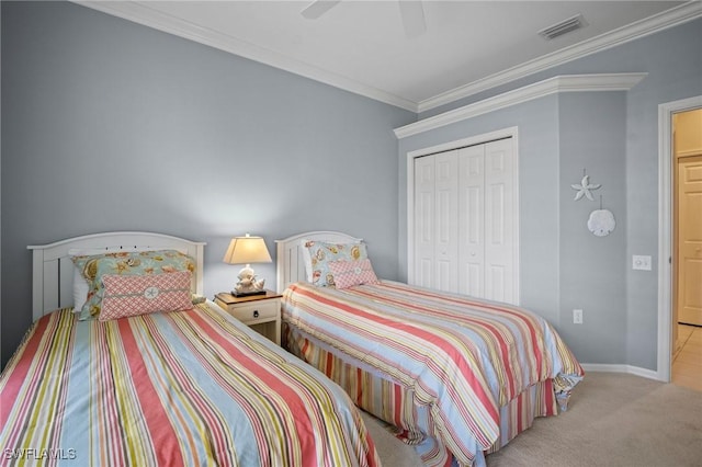 bedroom with carpet, crown molding, a closet, visible vents, and baseboards