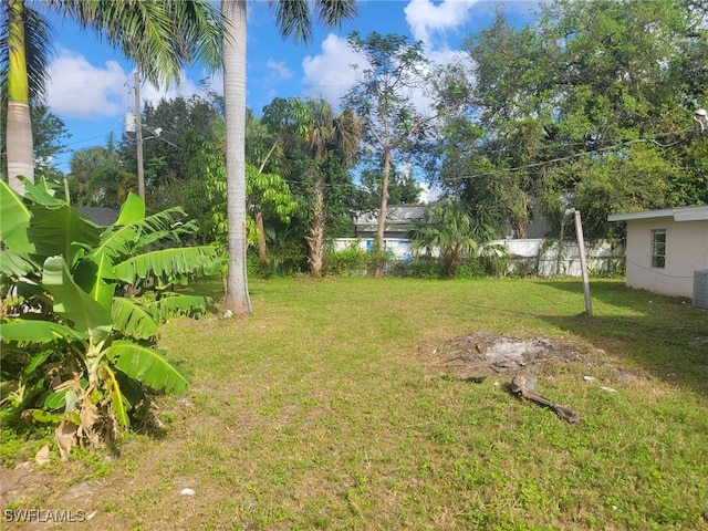 view of yard with central AC unit