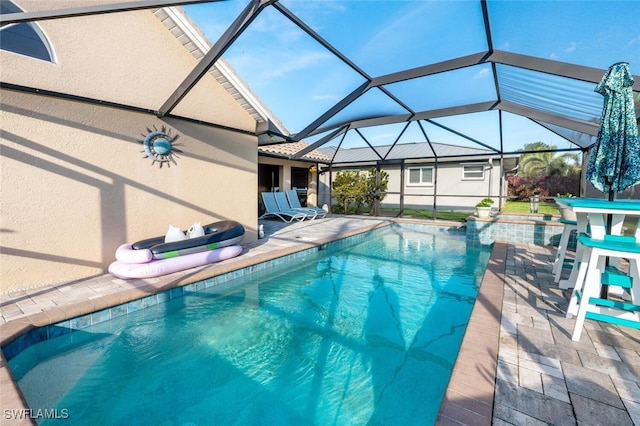 5858 Westbourgh Ct, Naples, FL 34112 - view of pool featuring a lanai, a patio area, and a pool with connected hot tub