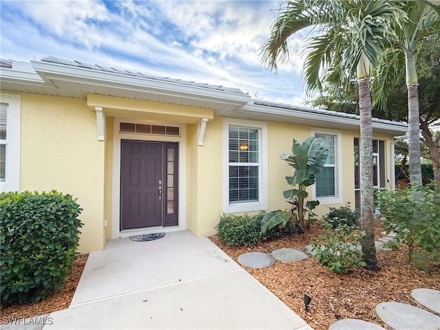 property entrance featuring stucco siding