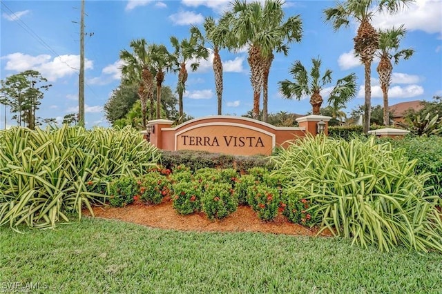 community / neighborhood sign with a yard