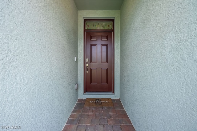 property entrance featuring stucco siding