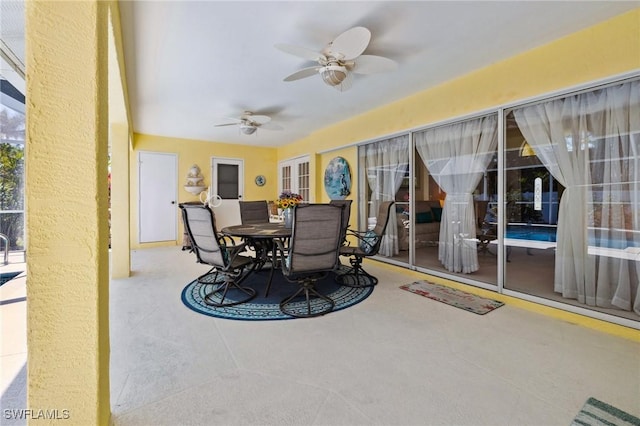 sunroom featuring ceiling fan