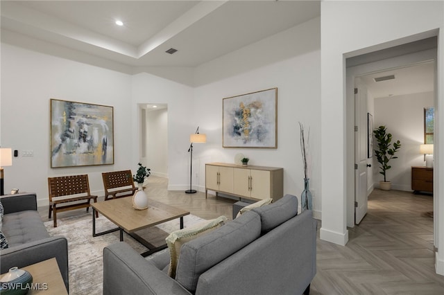 living room featuring recessed lighting, visible vents, and baseboards