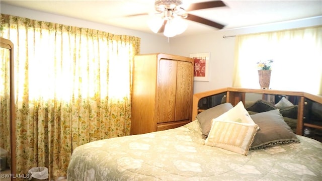 bedroom with ceiling fan