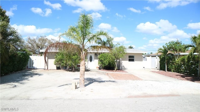 view of front of property