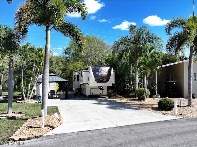 Listing photo 2 for 10397 Nightwood Dr, Fort Myers FL 33905