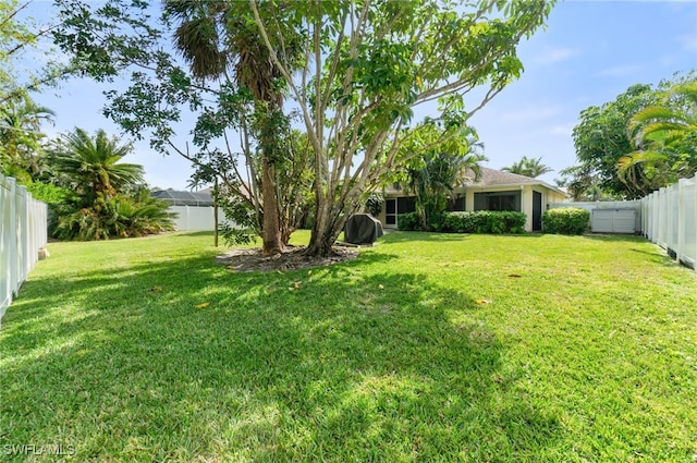 view of yard featuring a fenced backyard