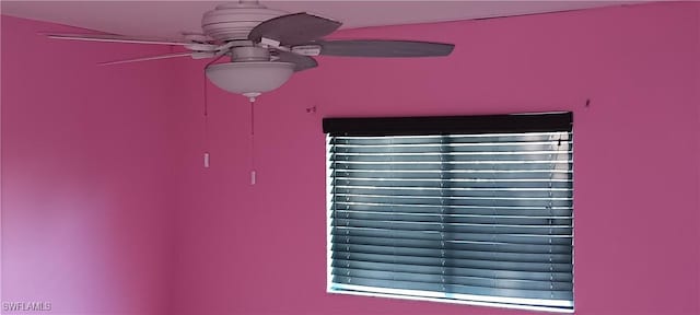 room details with a ceiling fan