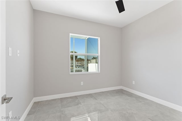 empty room with ceiling fan