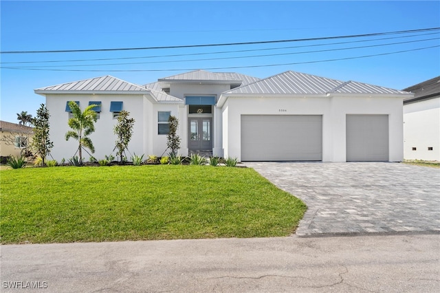 view of front of property featuring a front lawn and a garage